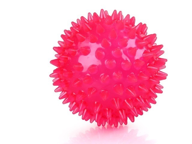 Zabawki - Chico Piłka z kolcami różowa z gumy TPR 7cm